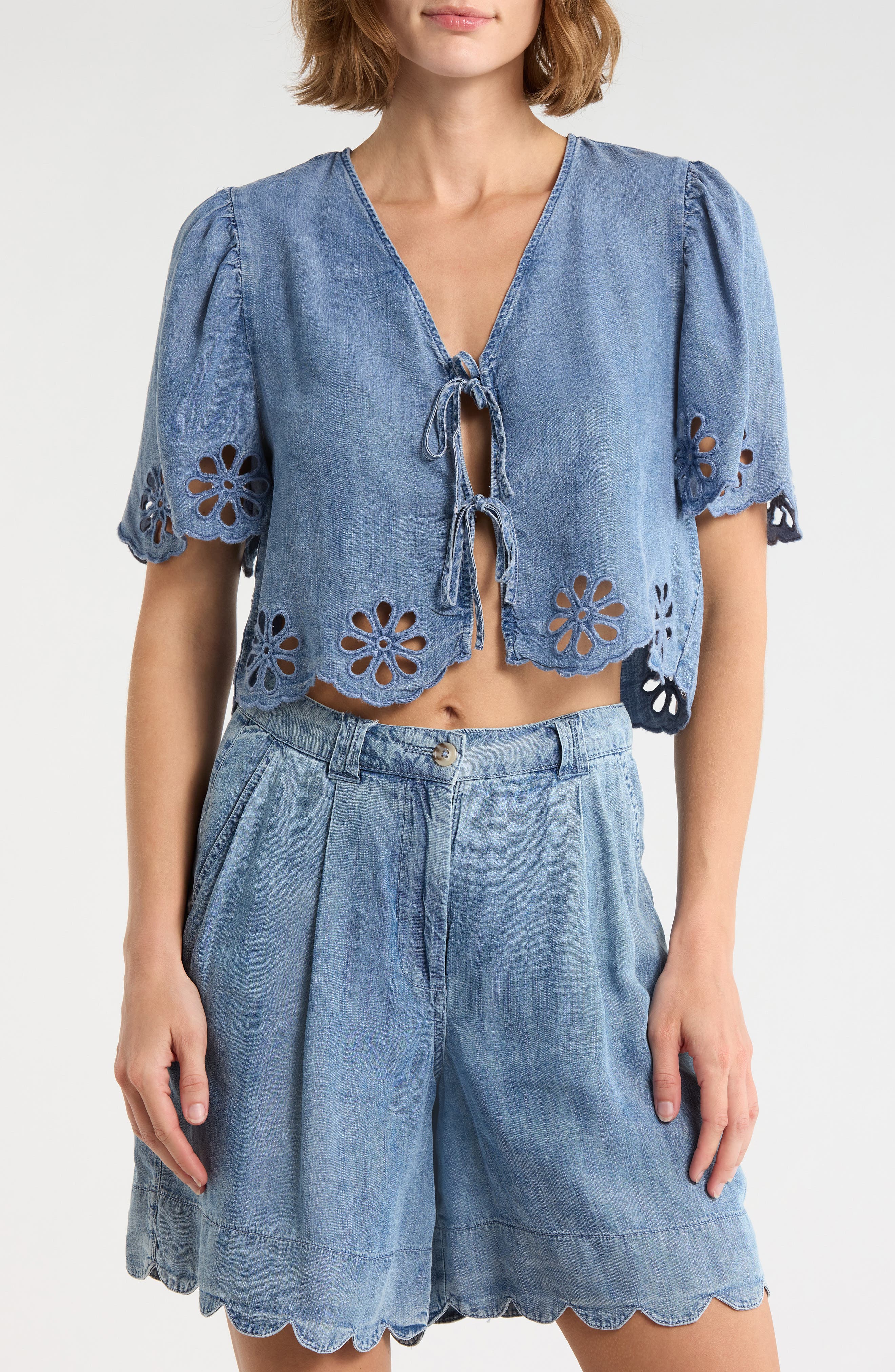 ELIE ELIE TAHARI Tie Front Chambray Eyelet Trim Top