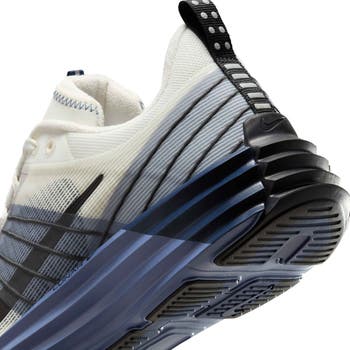 Lunar Roam Sneaker