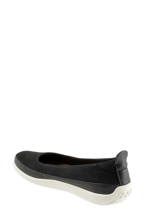 Softwalk ® Disa Flat In Black Nubuck