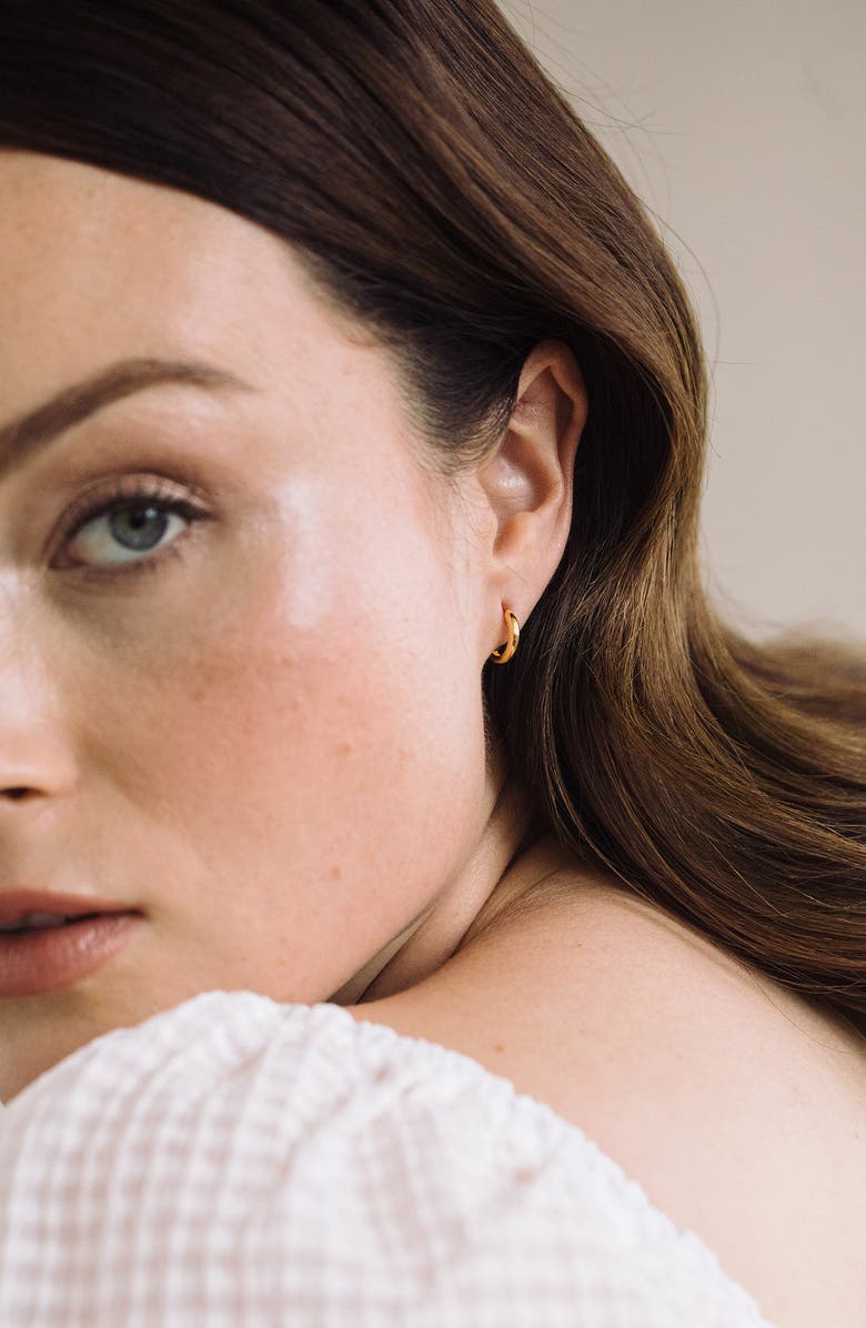 Brook and York Livia Huggie Hoop Earrings, Alternate, color, Gold