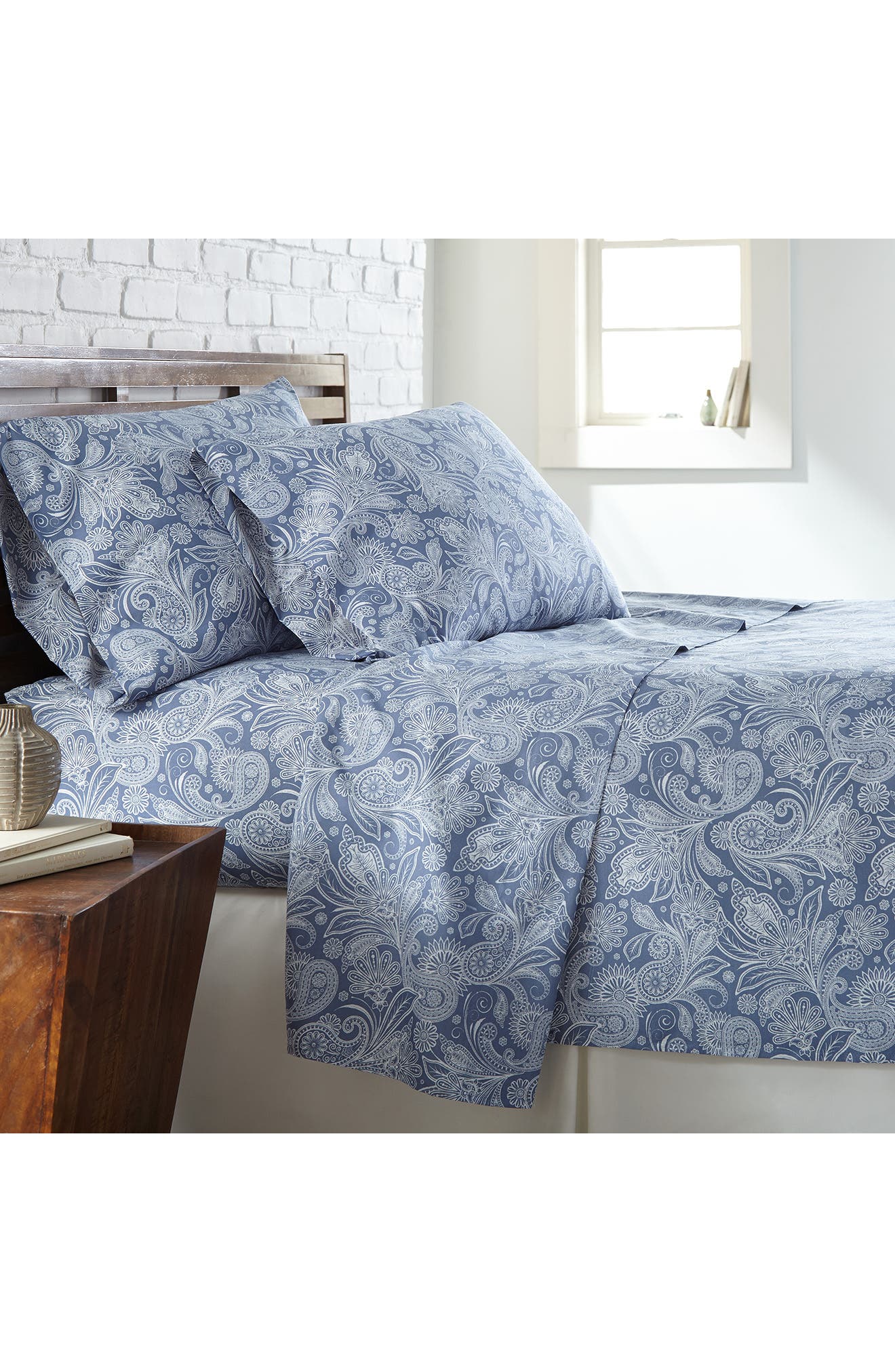 BLUE W/ WHITE PAISLEY