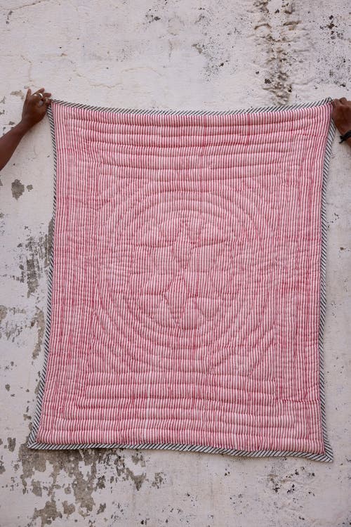 Cqc La Circus Baby Quilt In Neutral