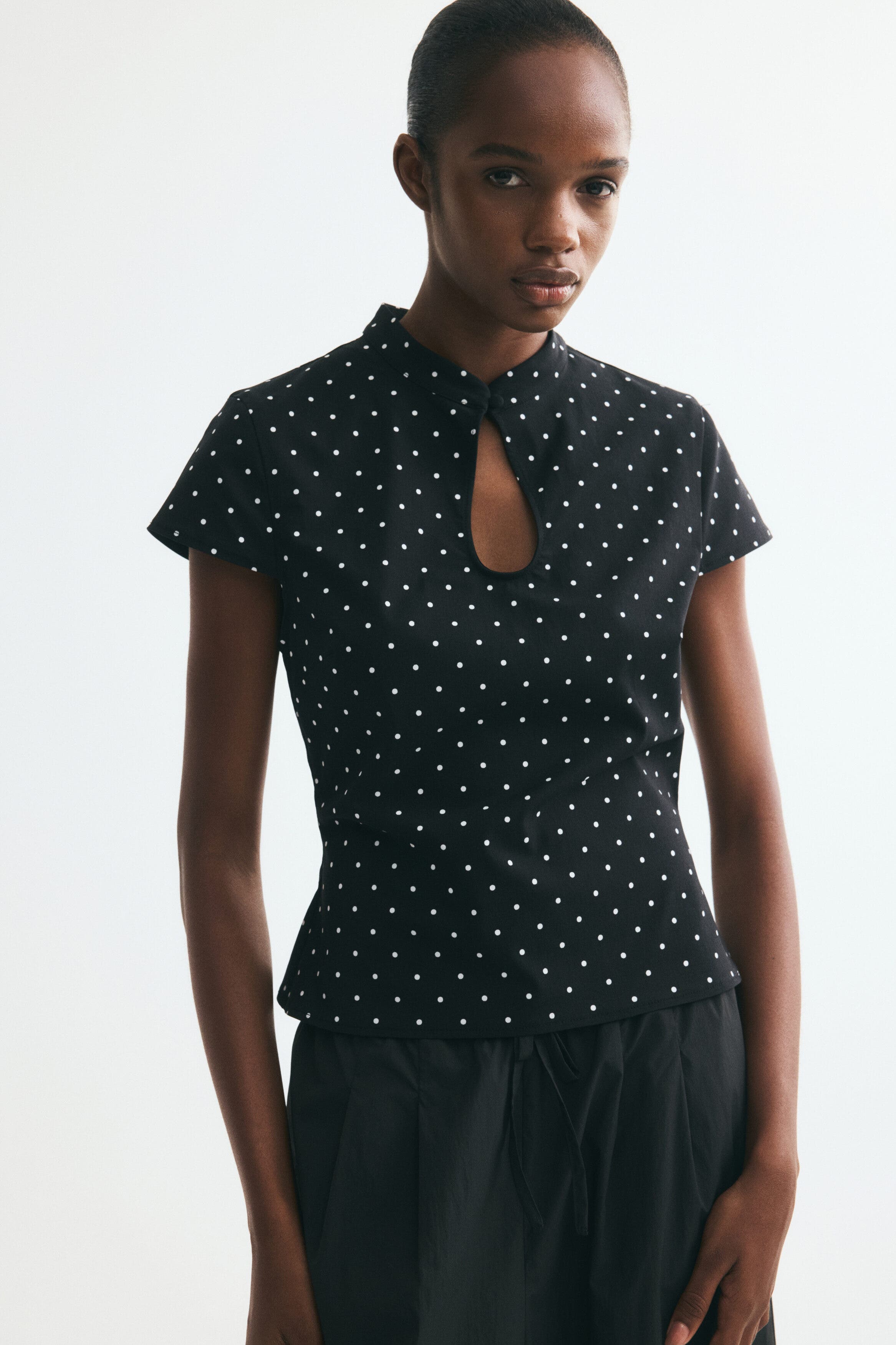 Black/polka dot