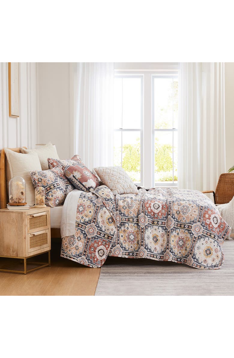 SOUTHSHORE FINE LINENS Kilim 7-Piece Oversized Quilt Bedding Set, Alternate, color, Natural