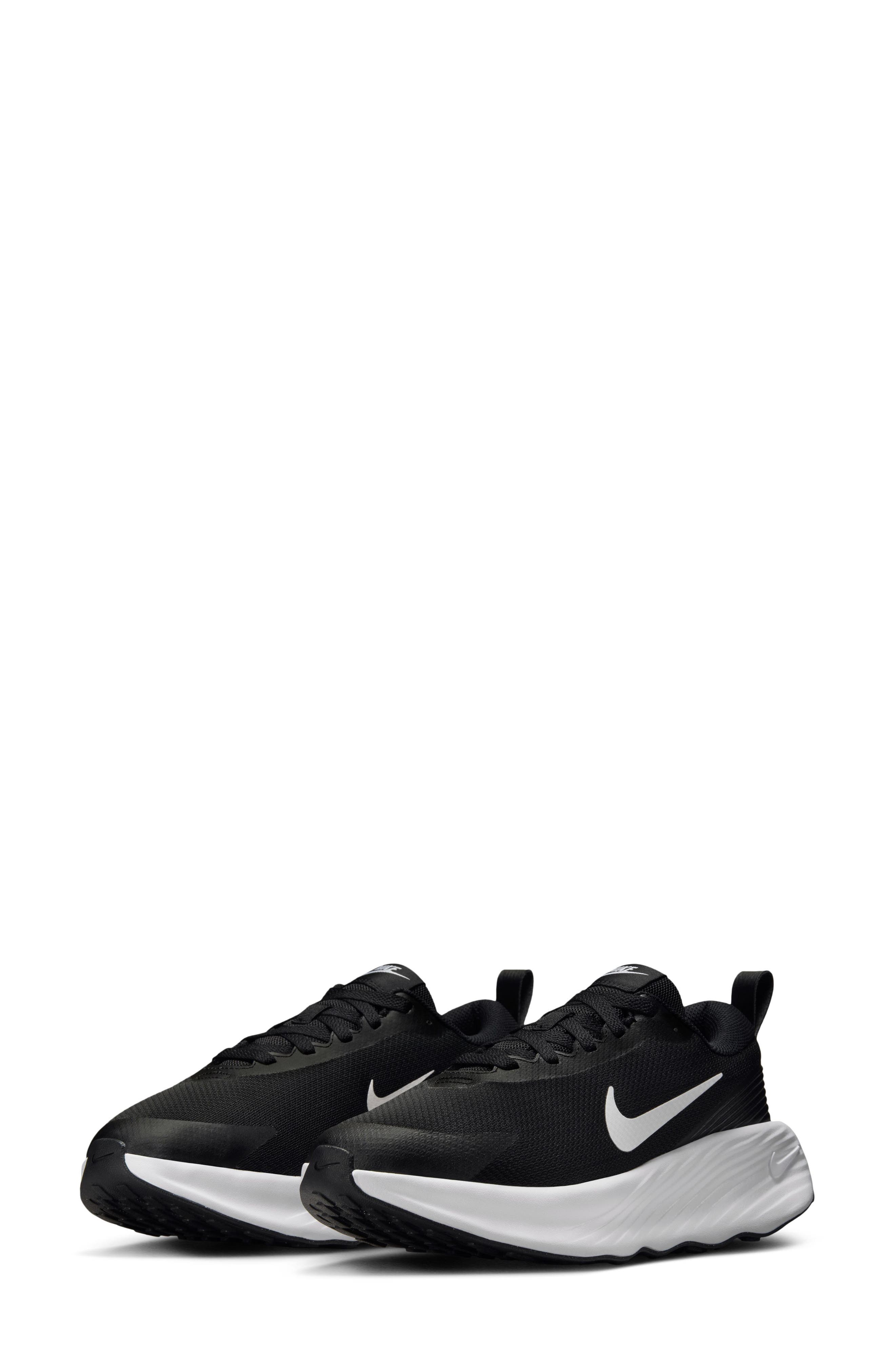 Nike Legend Essential 4 Walking Shoe