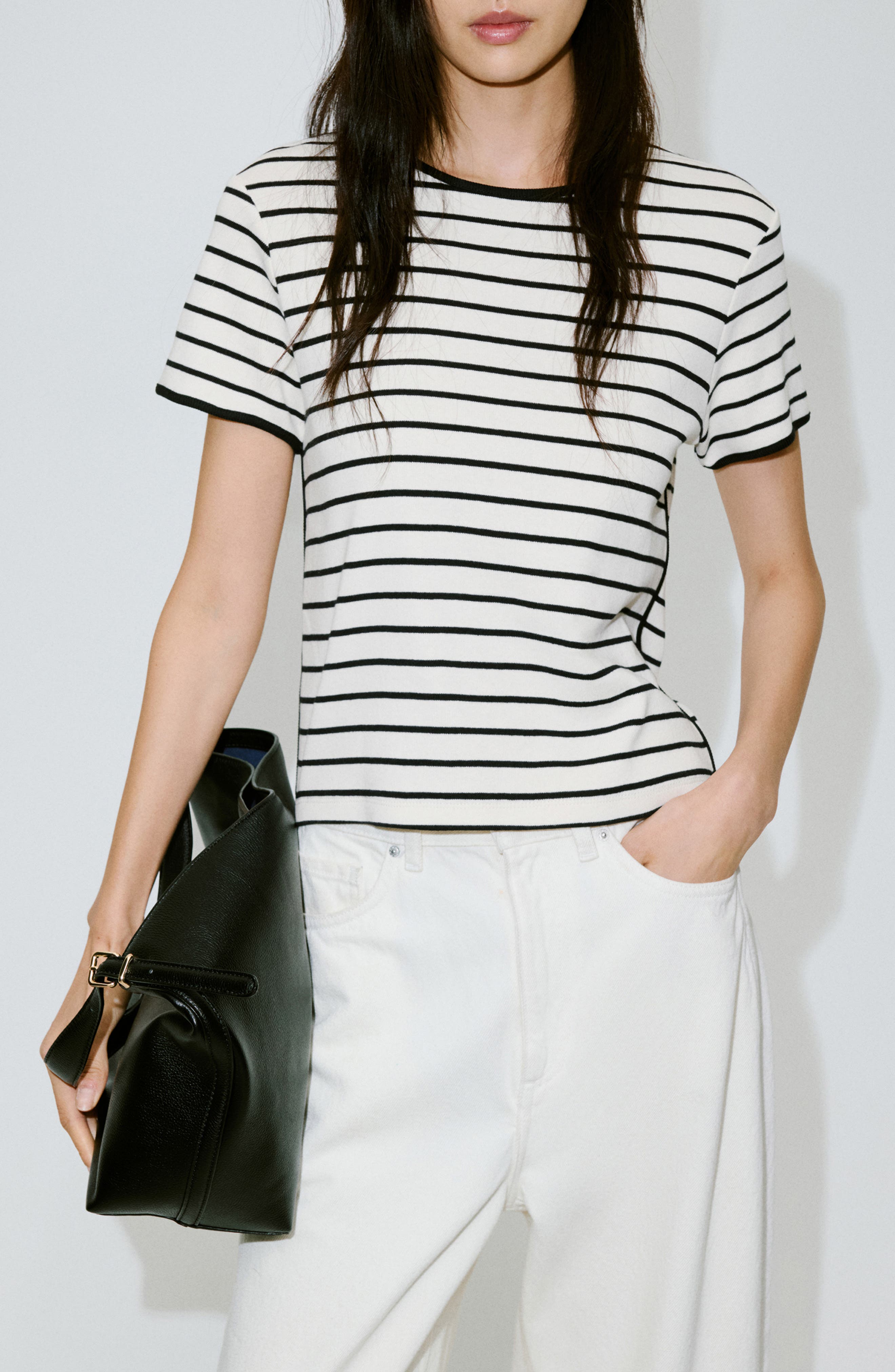 selected WHITE/ BLACK