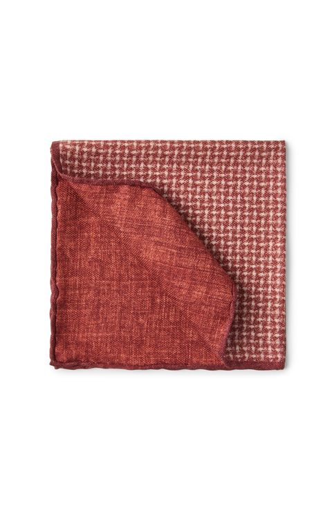 Pocket square with pattern