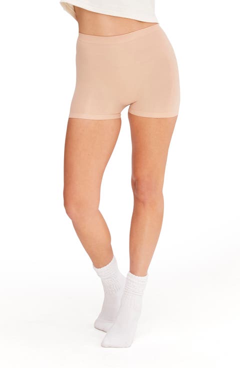 Ultra light seamless forming shorty shorts