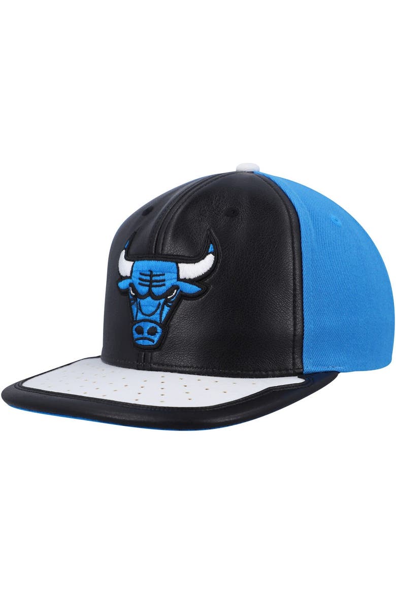 Men's Mitchell & Ness Black/White Chicago Bulls Day One Snapback Hat, Main, color, Black