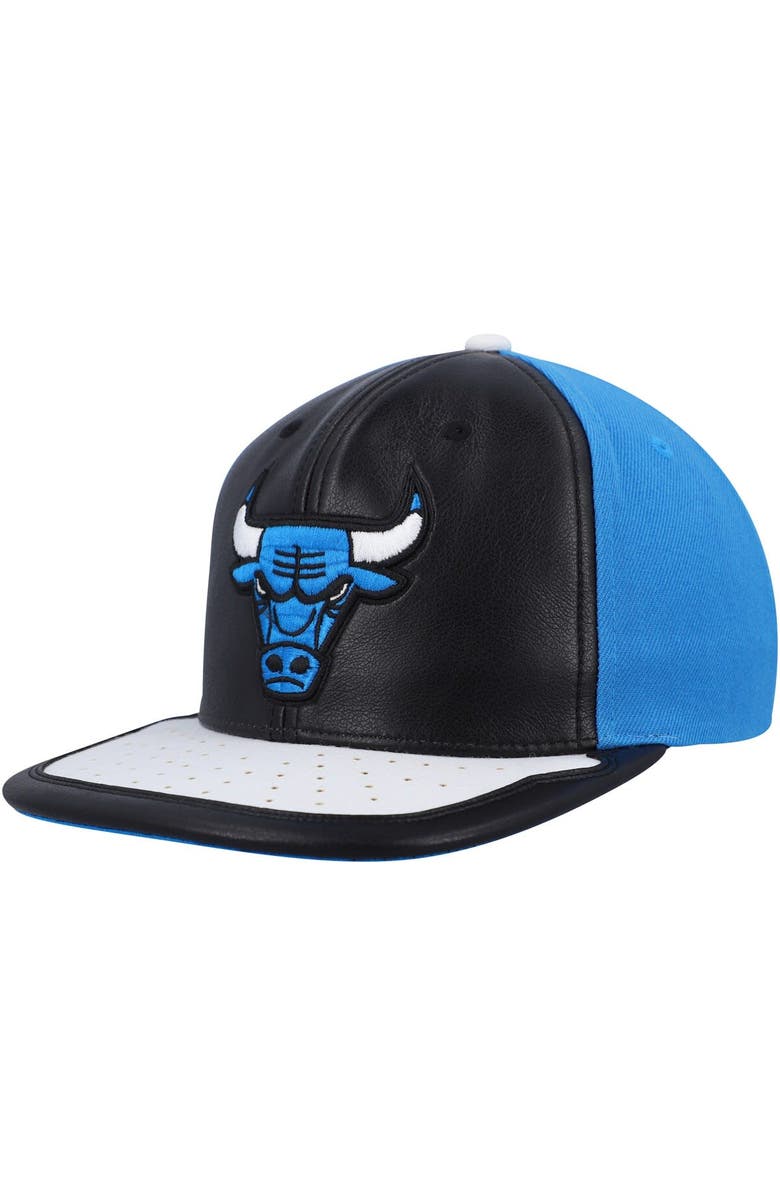 Mitchell & Ness Men's Mitchell & Ness Black/White Chicago Bulls Day One Snapback Hat, Main, color, 