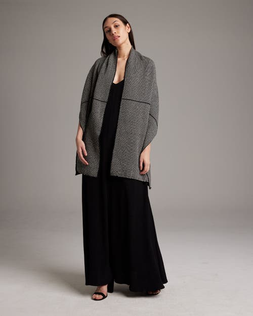 Voz Lineas Shawl In Black/ivory
