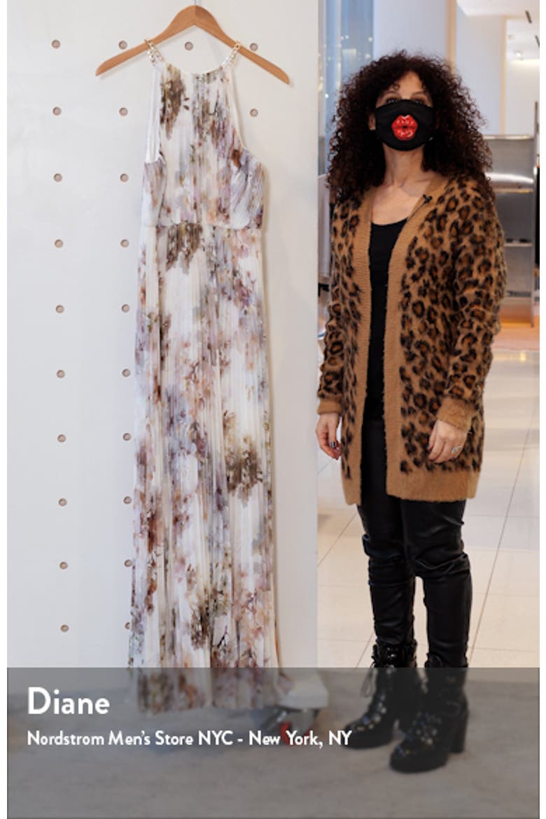 Ammaria Sleeveless Pleated Dress video