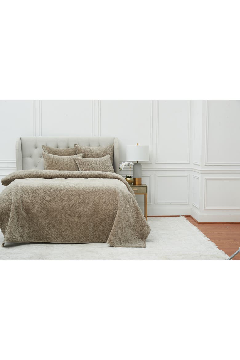 Vela French King Quilt, Alternate, color, Grey