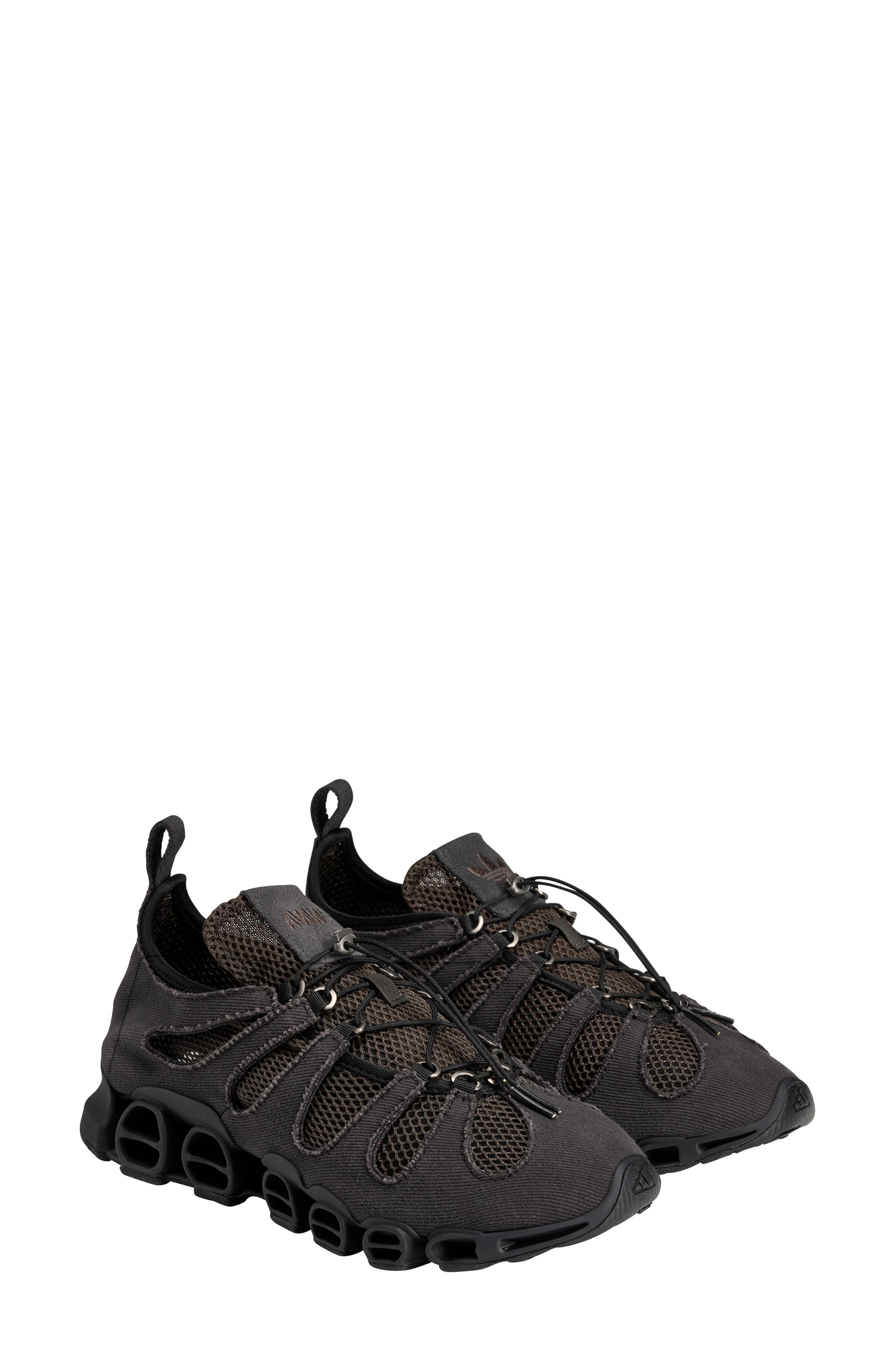 AV Megaride Cutout Sneaker
