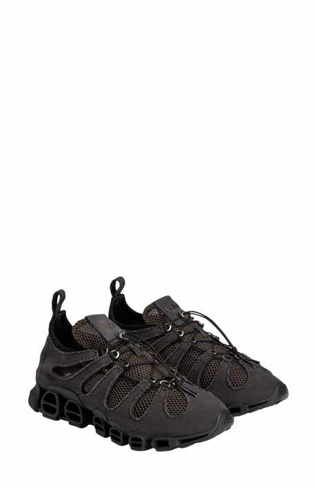AV Megaride Cutout Sneaker