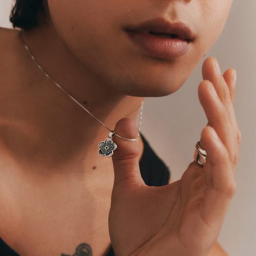 Loupn Ehwa Floral Pendant Necklace In Silver