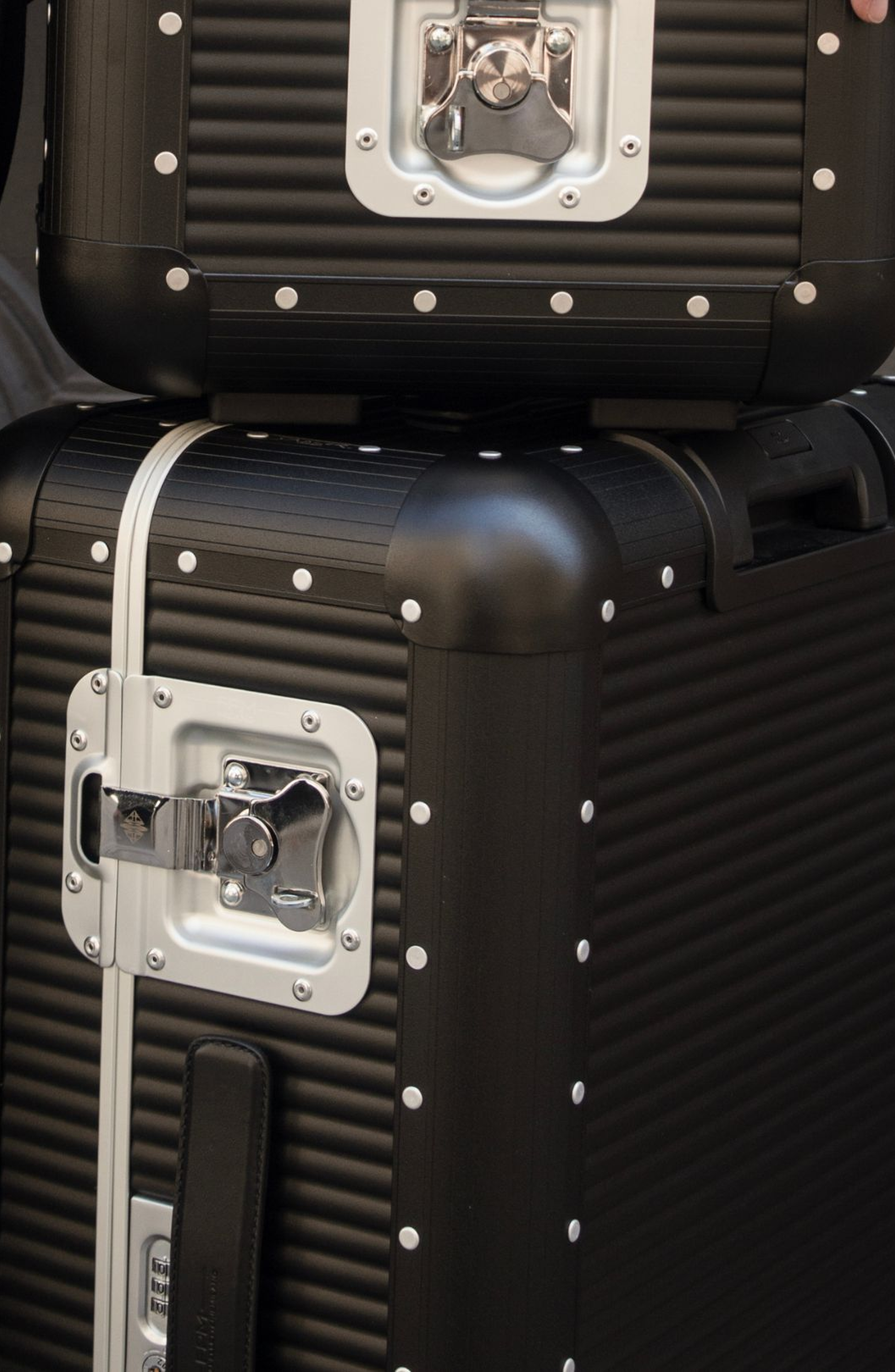 FPM - Fabbrica Pelletterie Milano - US Bank Spinner 68 Suitcase, Alternate, color, Caviar Black