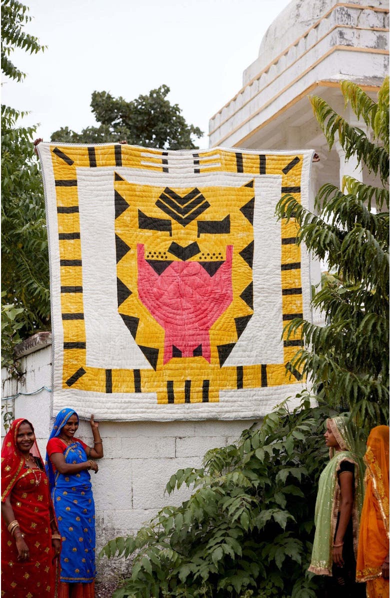 CQC LA Tiger Quilt - Twin with 2 shams, Alternate, color, White, Yellow, Black, Red