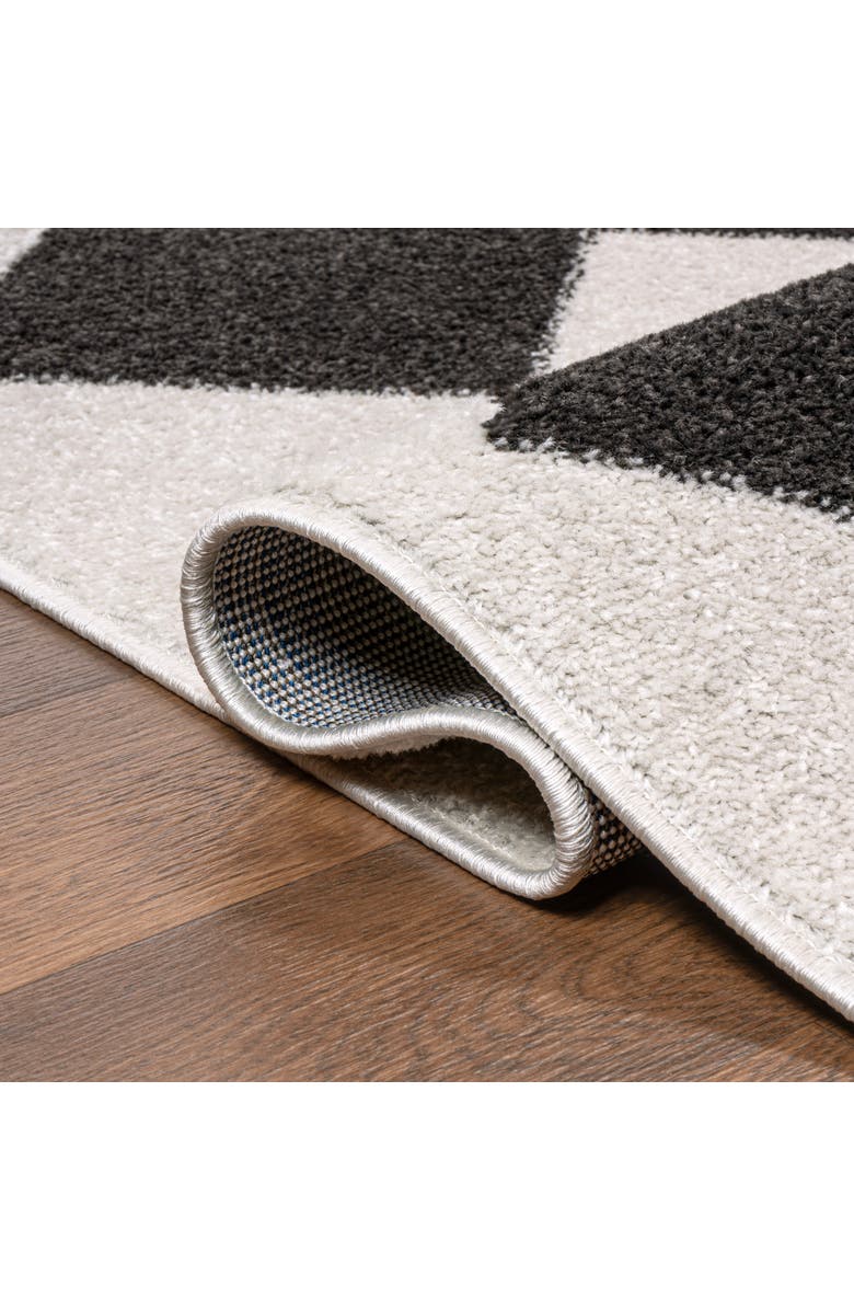 JONATHAN Y Draper Classic Geometric Diamond Pattern Area Rug, Alternate, color, White/Charcoal