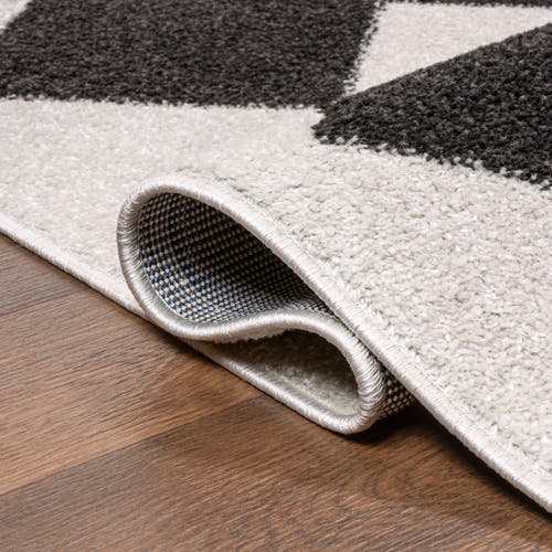 Jonathan Y Draper Classic Geometric Diamond Pattern Area Rug In White/charcoal