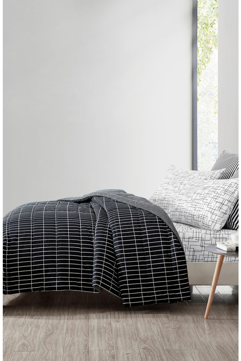 Pieni Tiiliskivi Reversible Down Alternative Blanket, Alternate, color, BLACK/ WHITE