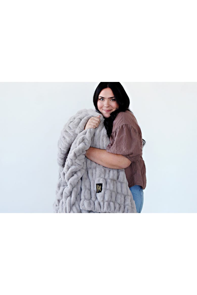 Hugs Tranquil Dove Blanket, Alternate, color, Gray