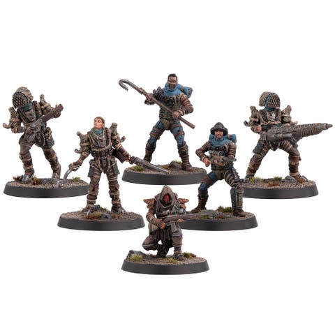 6 Resin Figures & Bases, Unpainted