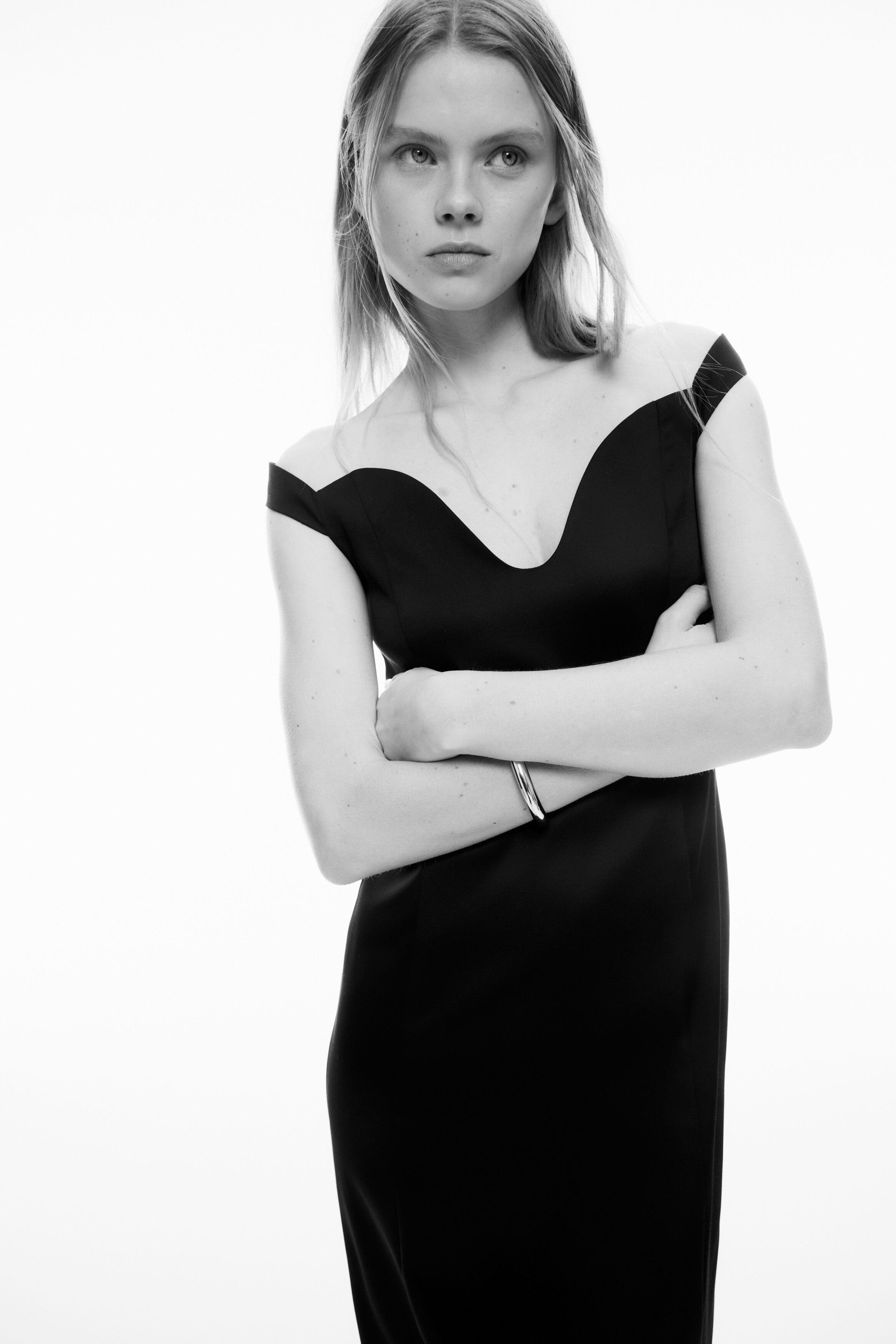Fitted Off-the-shoulder Dress - image 2
