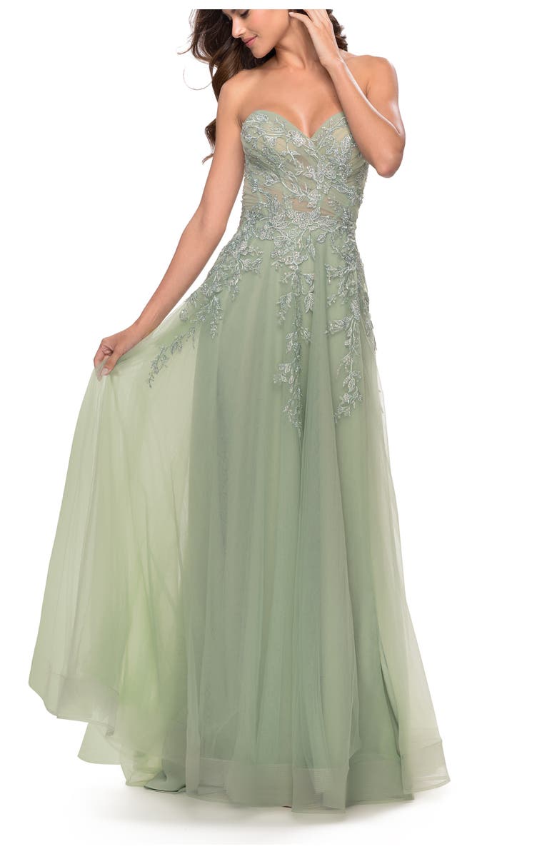 La Femme Sweetheart Tulle Strapless Gown with Lace Applique, Main, color, 