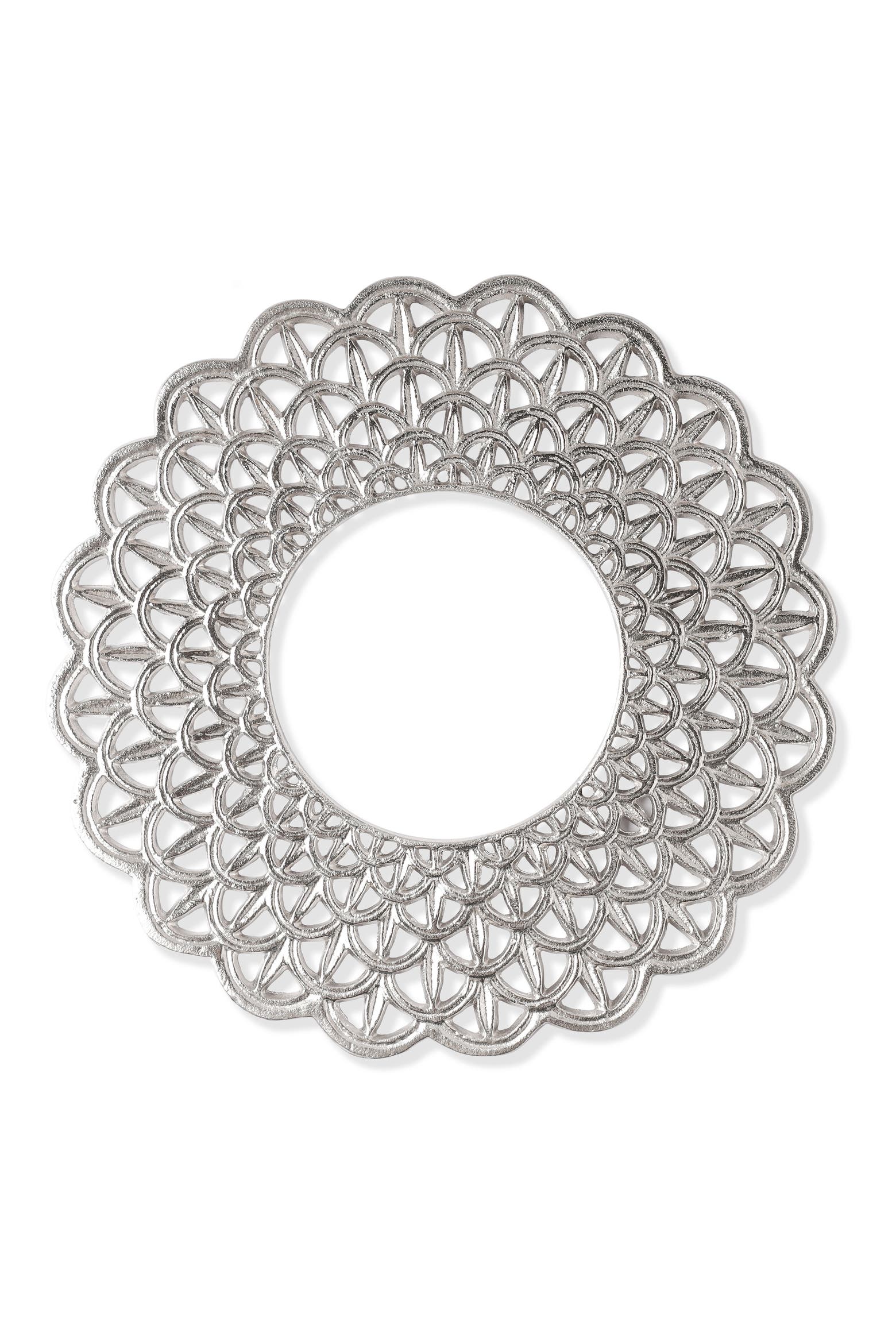 Tech Lattice Tiramisu Scalloped Lattice Aluminum Charger | Nordstromrack