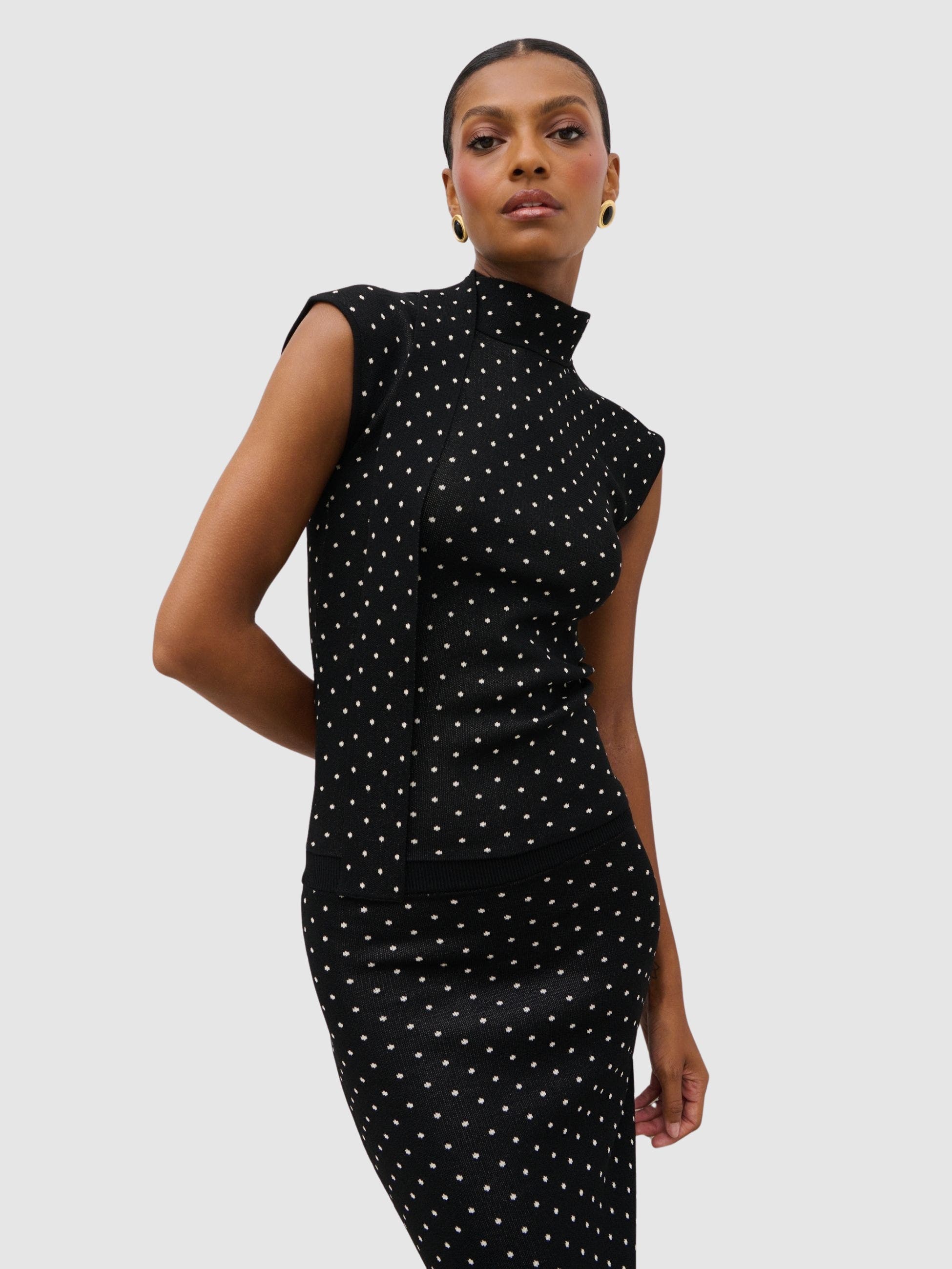 selected Black And Cream