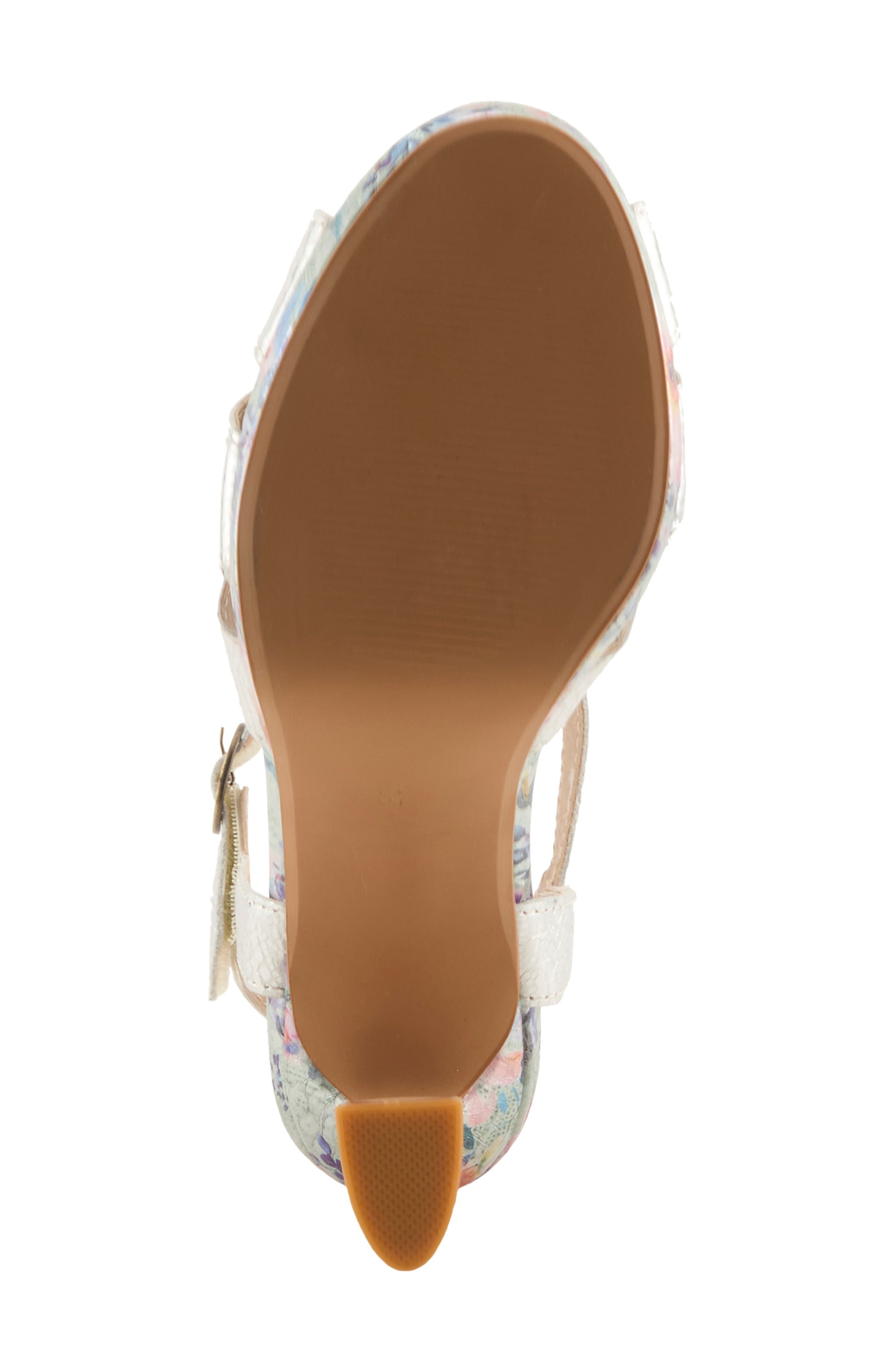 L'Artiste by Spring Step Twinkletoz Sandal, Alternate, color, Silver