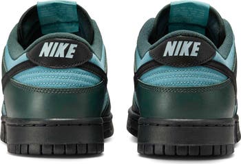 Dunk Low Retro SE Basketball Sneaker
