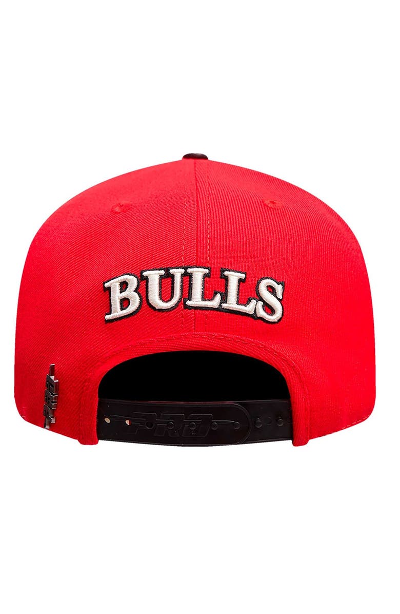 PRO STANDARD Men's Pro Standard Red/Black Chicago Bulls Pinch Chevron Adjustable Hat, Alternate, color, Red