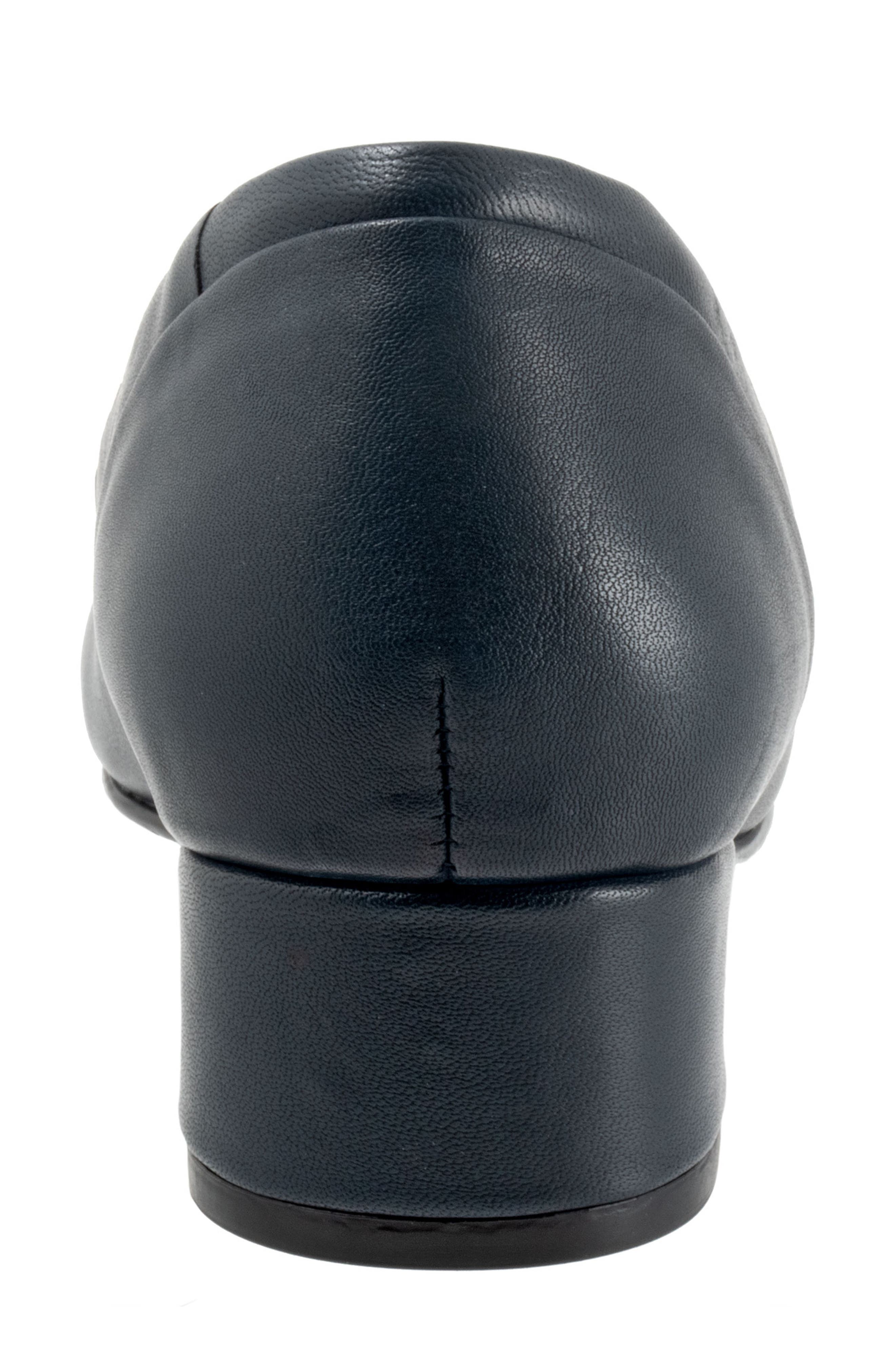 Trotters Daisy Cap Toe Dress Pump, Alternate, color, Navy Snake