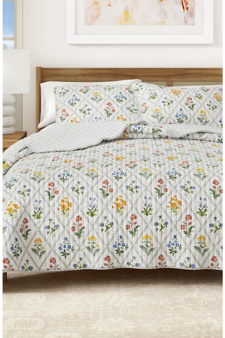 Floral Lattice Scalloped Quilt, Alternate, color, FLORAL LATTICE