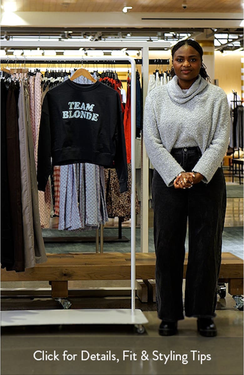 Oversize Crop Graphic Sweatshirt, sales video thumbnail