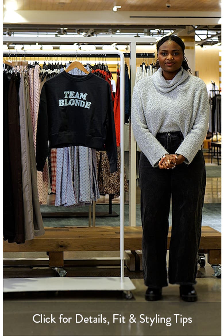 Oversize Crop Graphic Sweatshirt video