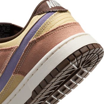 Dunk Low SE Basketball Sneaker