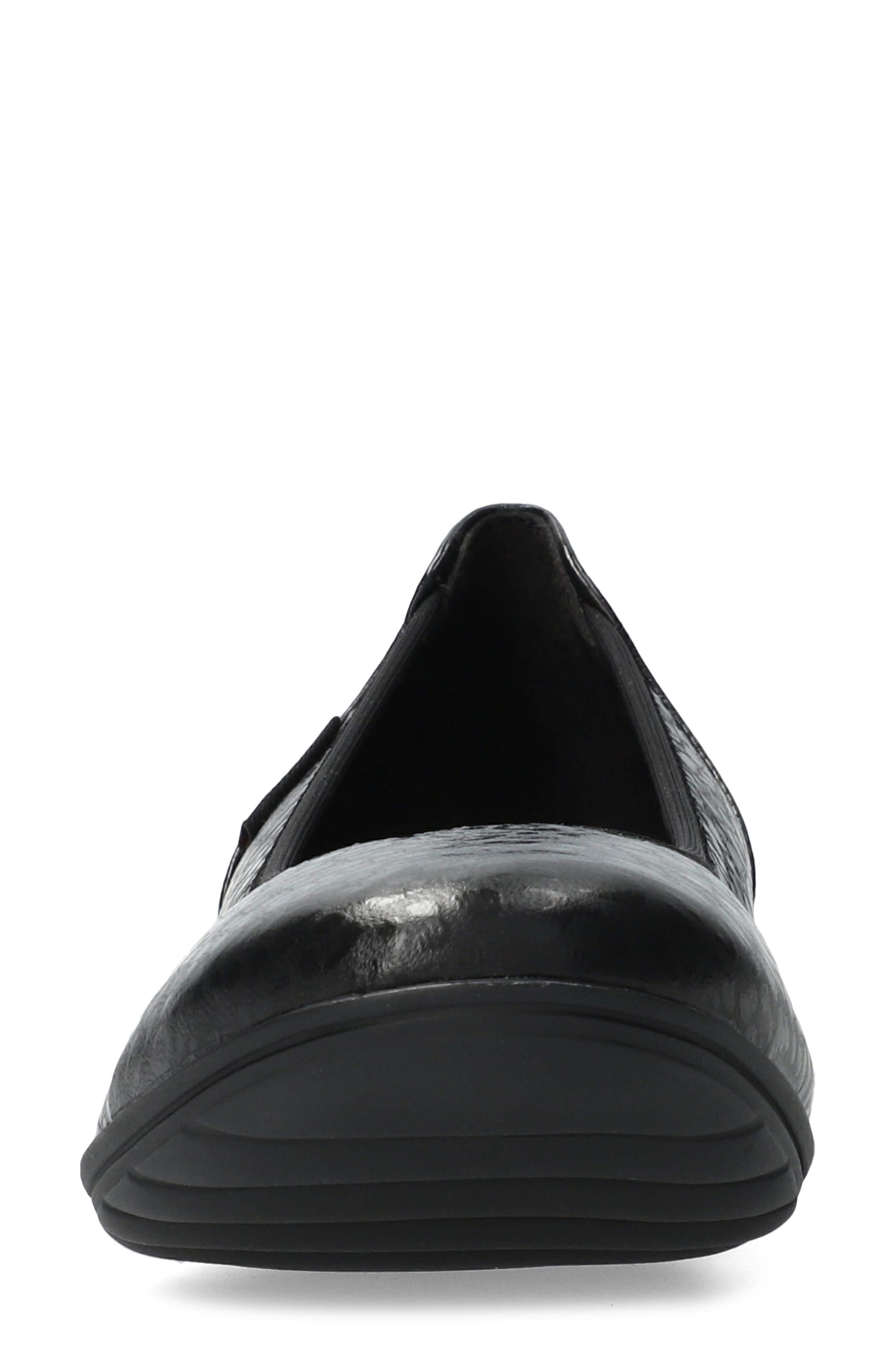 Emilie Flat, Alternate, color, BLACK COMET