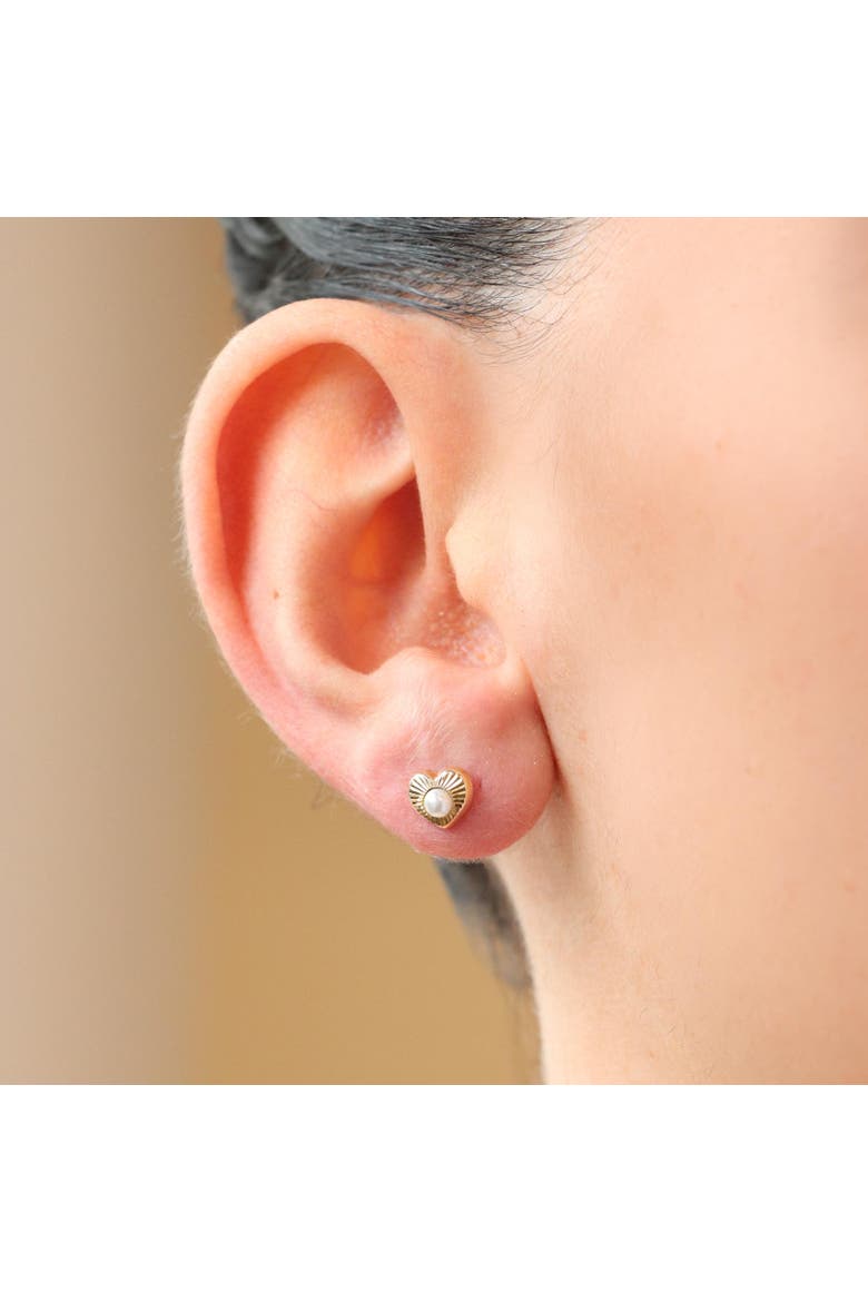 Fluted Pearl Heart Screw Back Stud Earrings, Alternate, color, Gold