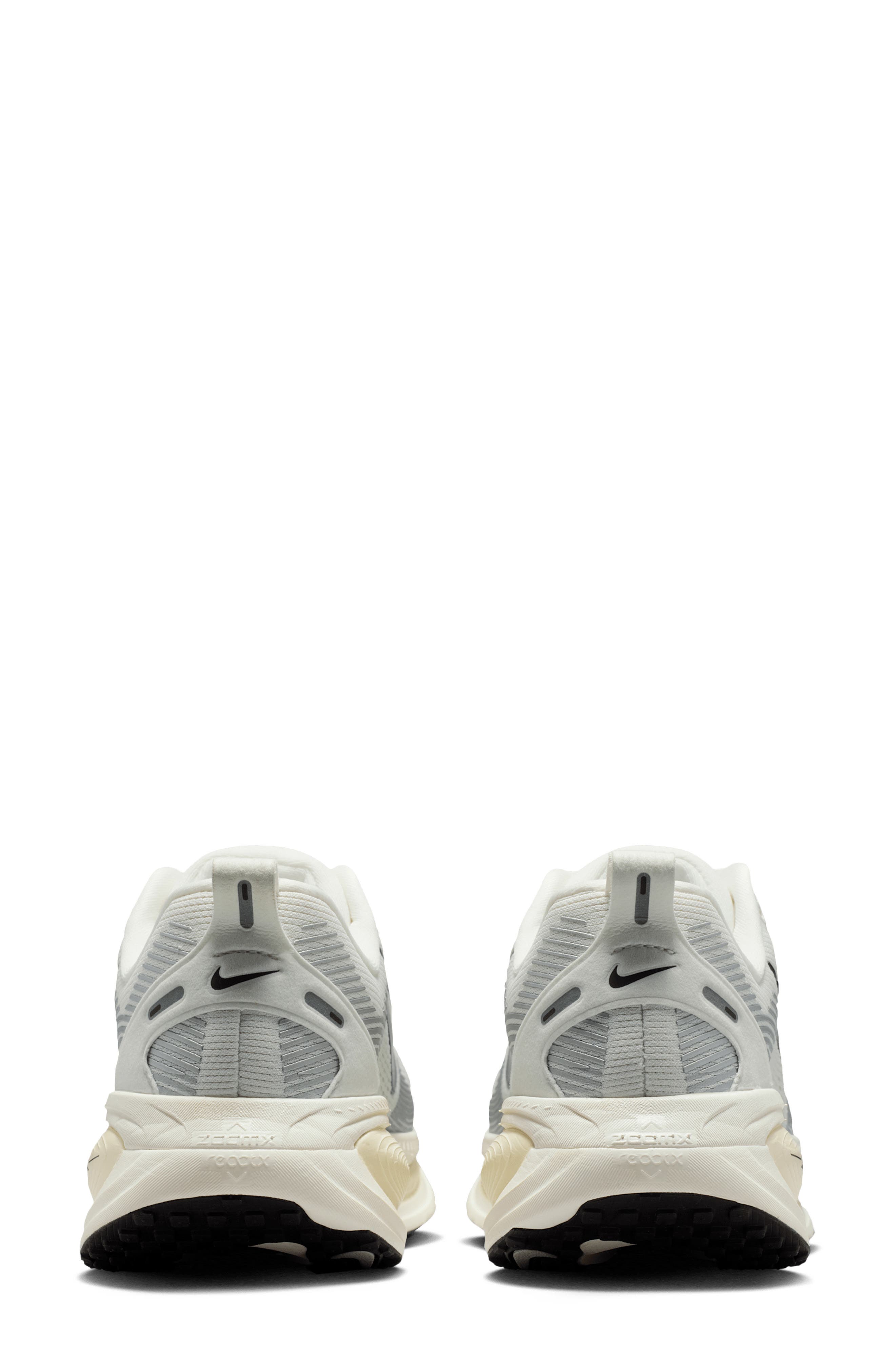 Nike Vomero 18 Running Shoe, Alternate, color, 103 Smtwht/Black