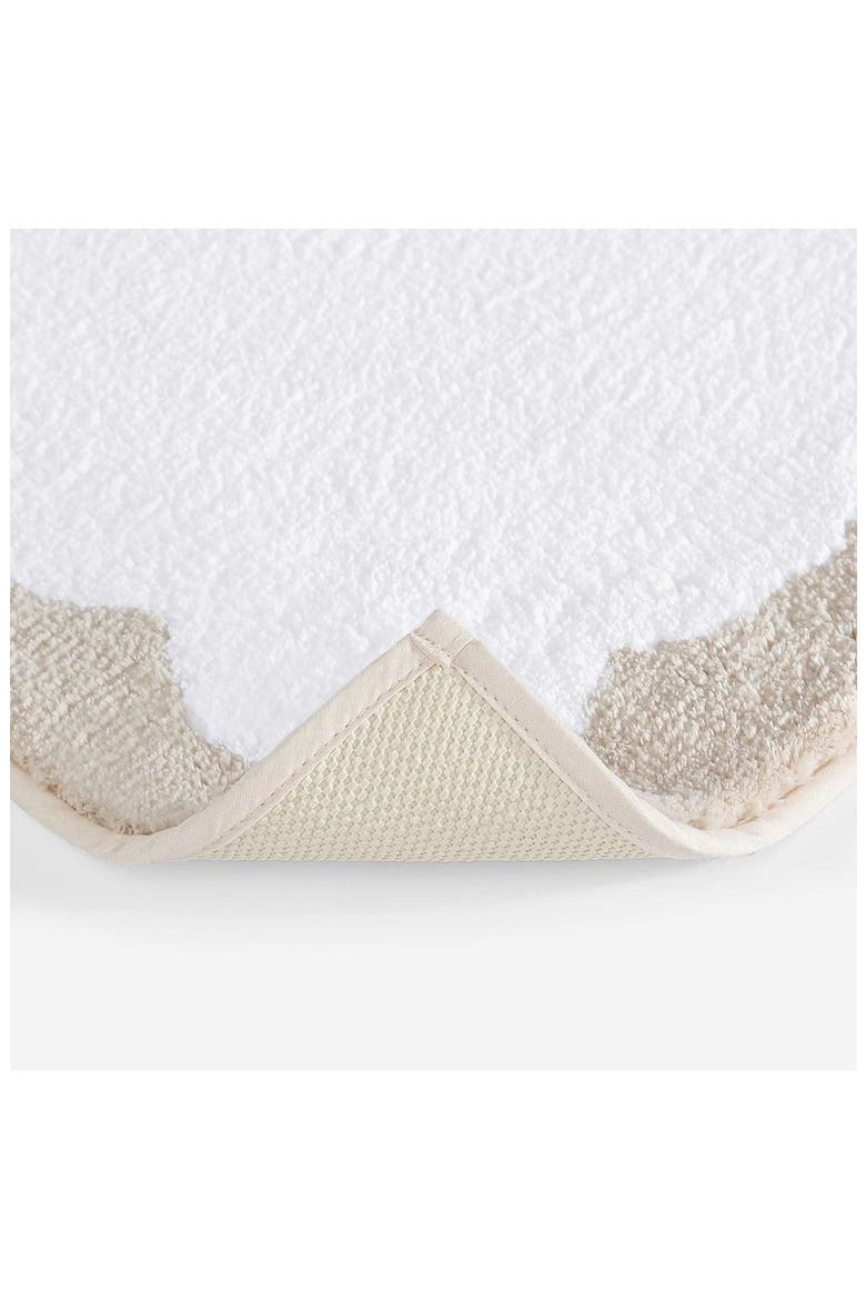 Bedford Scallop Microfiber Bath Rug, Alternate, color, WHITE/ LINEN