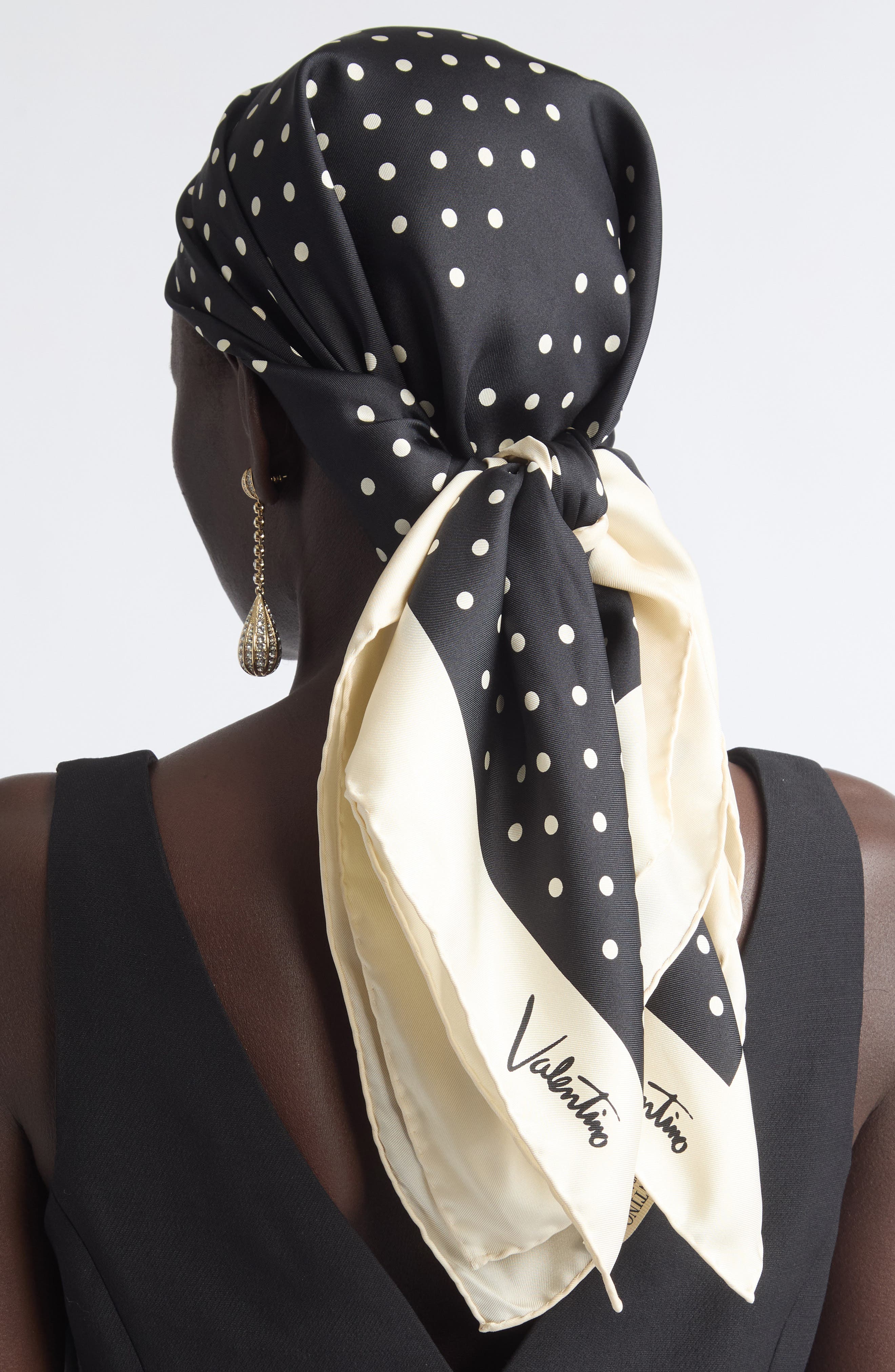 selected BLACK/ CREAM