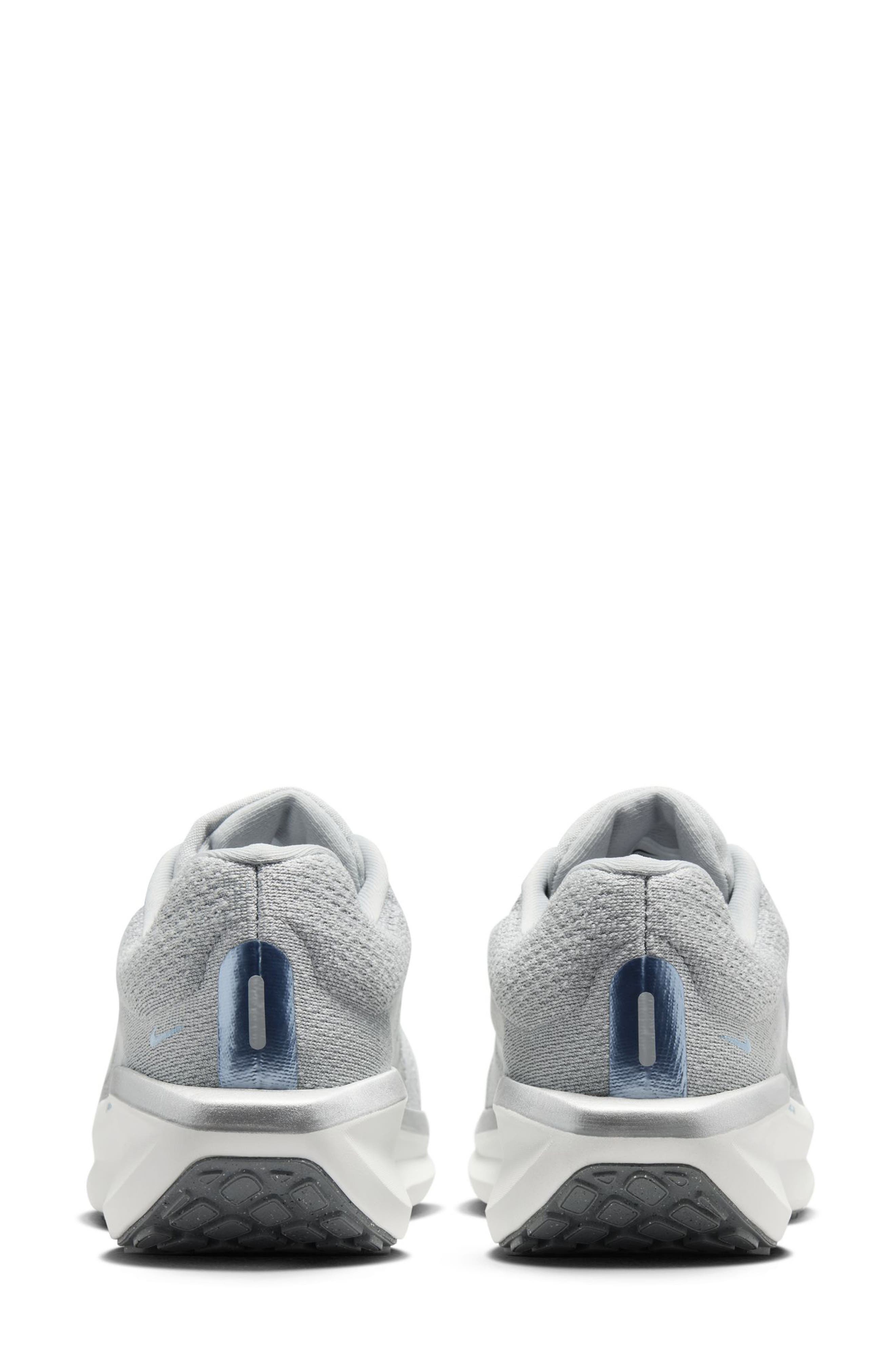 Air Winflo 11 Running Shoe - image 4