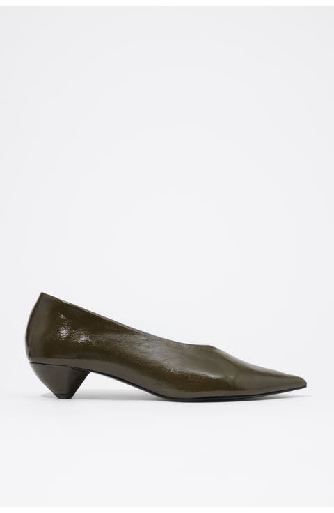 Leather low heel court shoe