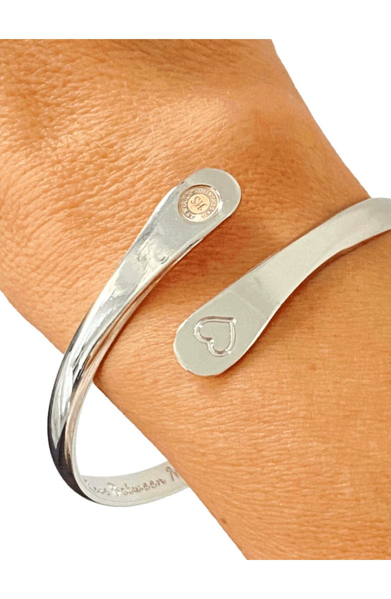 DLORIA Mother Daughter Bracelet Engraved The Love Between Mother and Daughter Knows No Distance, Alternate, color, Silver