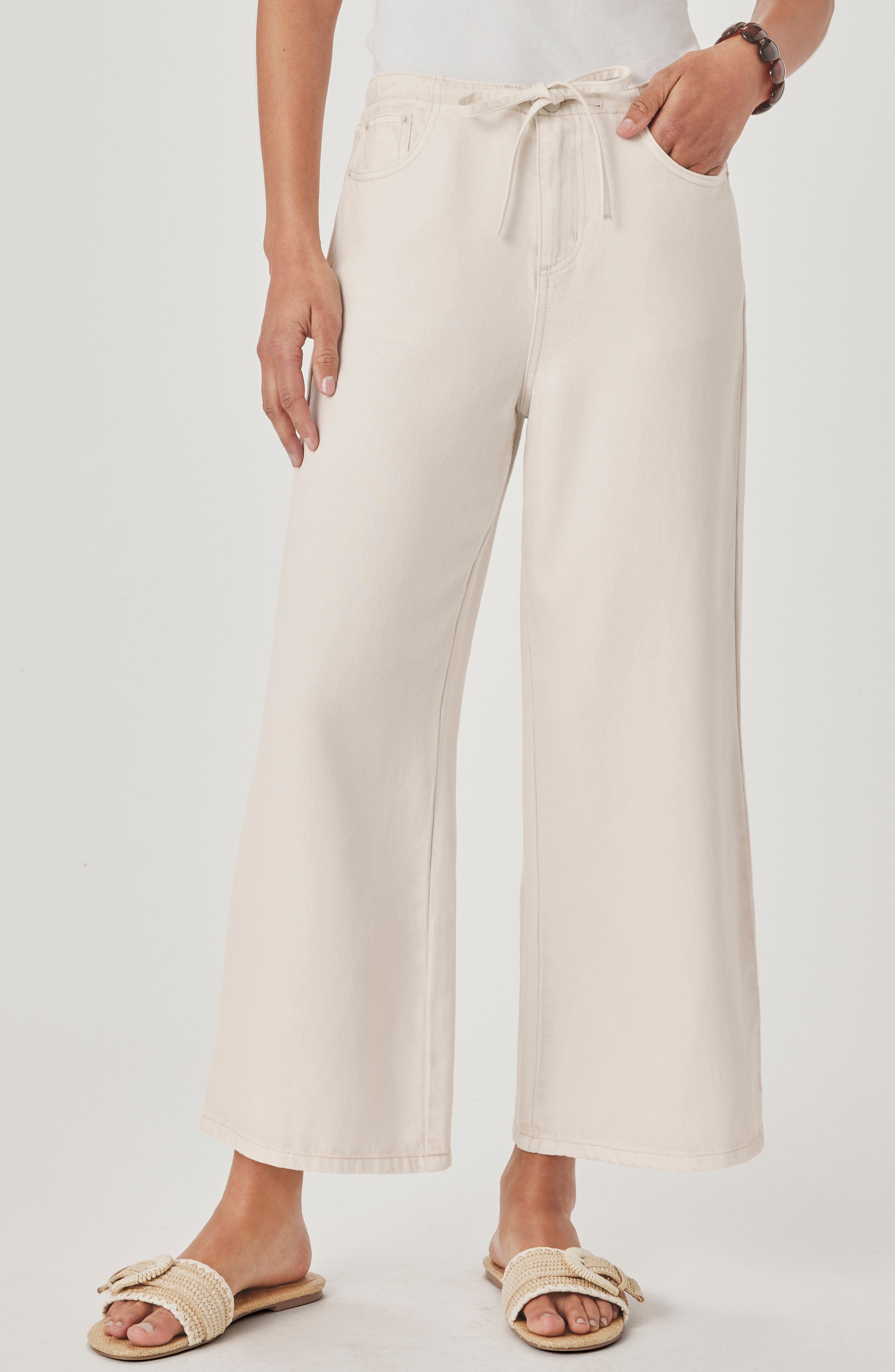 MOONSTONE WHITE