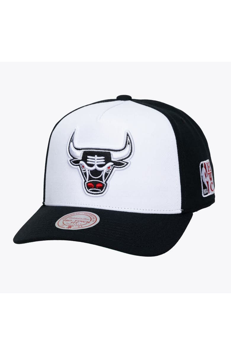 Mitchell & Ness Men's Mitchell & Ness  White Chicago Bulls Hardwood Classics Legendary Away Pro-Pinch Adjustable Hat, Main, color, White