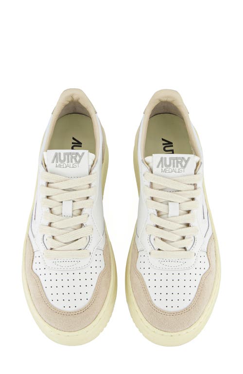 Autry Medalist Low Sneaker In Neutral